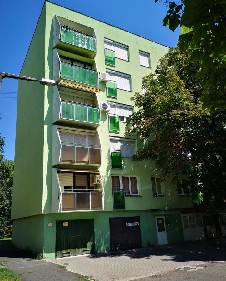 Center Home Apartman Orosháza Buitenkant foto
